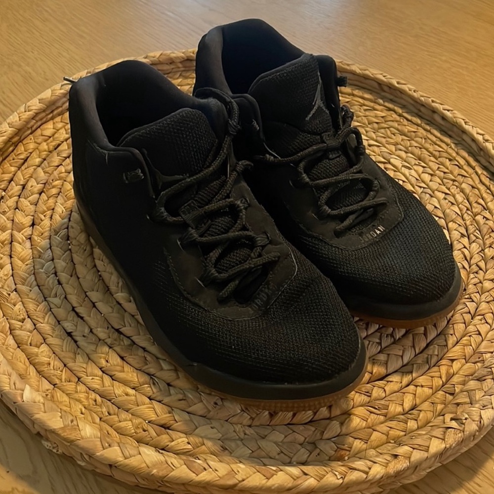 Black unisex Jordans 3y